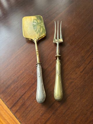 Tenedor de servicio francés antiguo