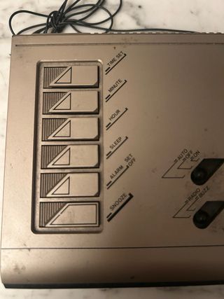 Radio despertador Oskar años 80