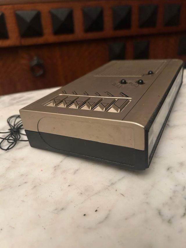 Radio despertador Oskar años 80