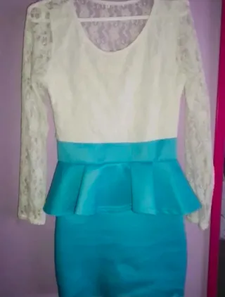 Vestido blanco y turquesa encaje