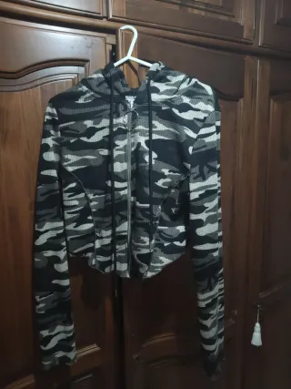 Sudadera militar con capucha y cremallera