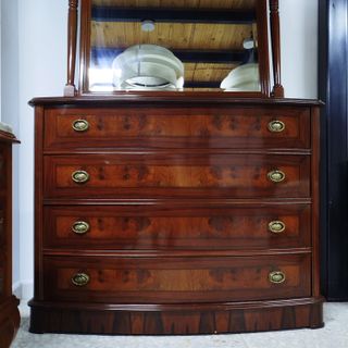 Dormitorio completo clásico de madera maciza