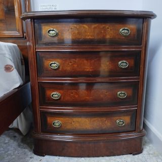 Dormitorio completo clásico de madera maciza