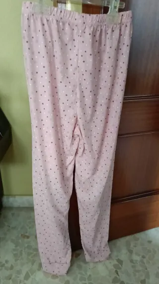 Pijama rosa con estrellas