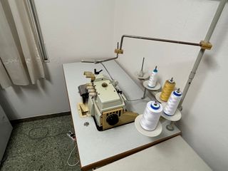 1 Máquina Industriale Overlock SIRUBA