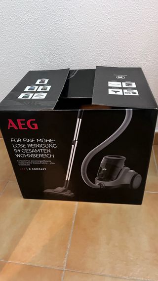 Aspiradora AEG como nueva (1 uso)