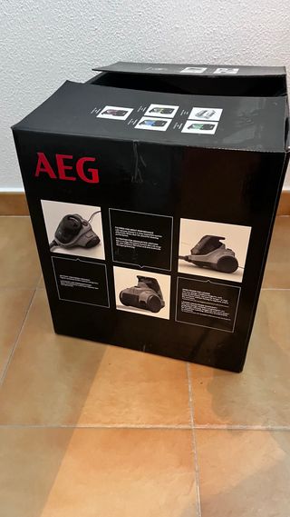 Aspiradora AEG como nueva (1 uso)