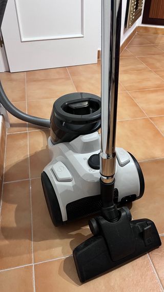Aspiradora AEG como nueva (1 uso)