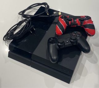 PS4 (PlayStation 4) Negra + 2 Mandos
