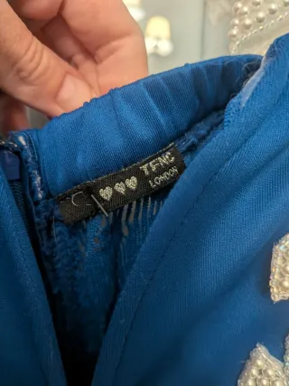 Vestido de fiesta azul con pedrería