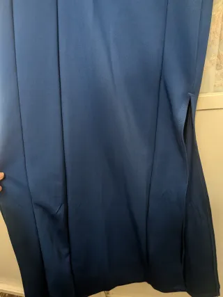 Vestido de fiesta azul con pedrería