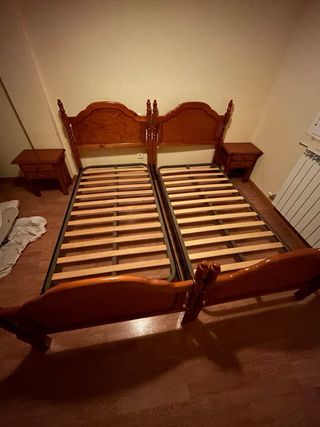 Camas 90 y mesitas de madera(ESCUCHO OFERTAS)