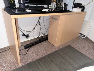 Conjunto de muebles para habitación juvenil.