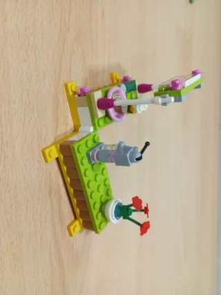 LEGO Friends Mia's Lemonade Stand 41027