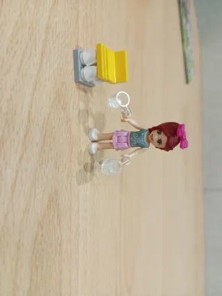 LEGO Friends Mia's Lemonade Stand 41027