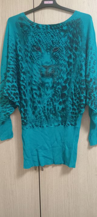 Vestido verde con estampado de leopardo