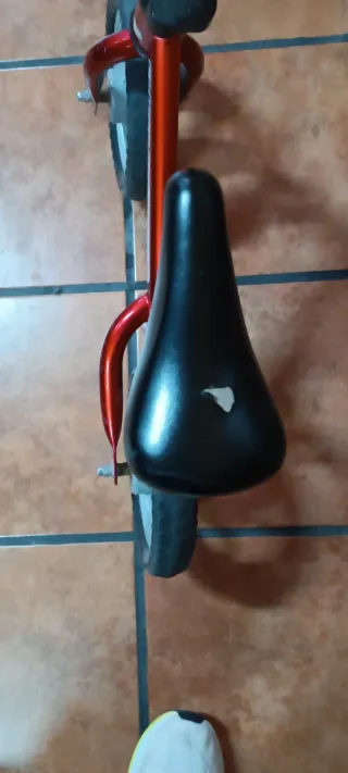 Bici sin pedales roja para niños