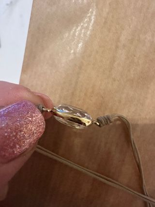 Pulsera con piedra transparente