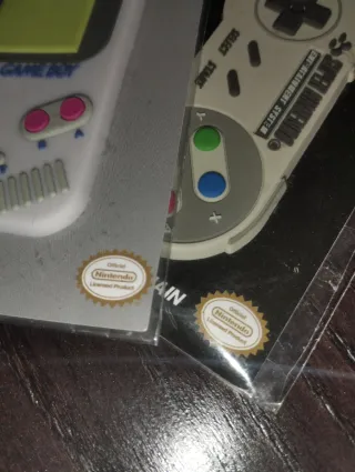 Llaveros Nintendo Game Boy y Super Nintendo