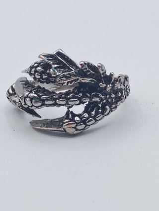 Anillo de garra de dragón plateado