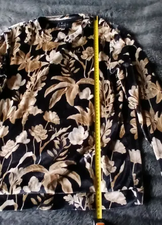 Blusa Cortefiel terciopelo floral Talla S