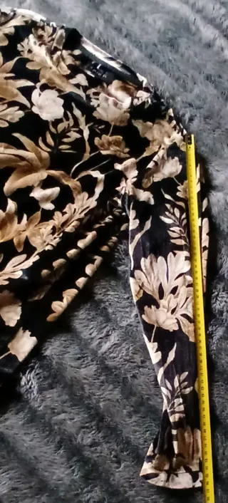 Blusa Cortefiel terciopelo floral Talla S