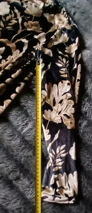 Blusa Cortefiel terciopelo floral Talla S