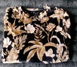 Blusa Cortefiel terciopelo floral Talla S