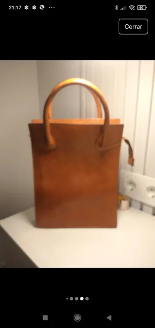 Bolso de mano de cuero marrón