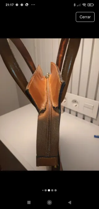 Bolso de mano de cuero marrón