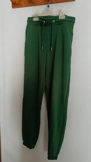 Pantalón chándal verde Stradivarius