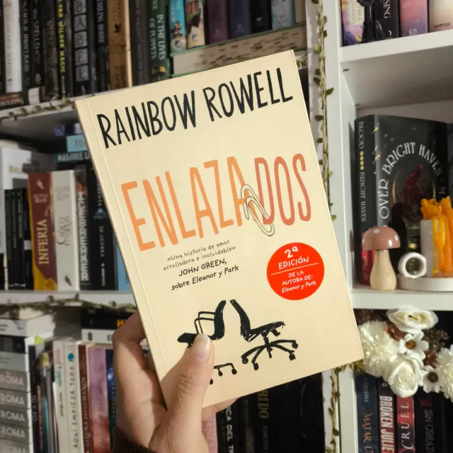 Enlazados / Attachments: A Novel (Spanish Edition)