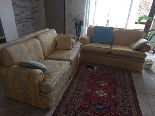 Divano 2 posti tessuto beige e blu
