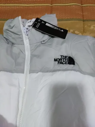 Chaqueta The North Face gris y blanca