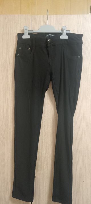 Pantalón negro largo