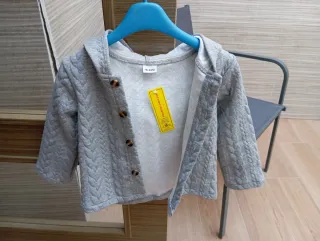 Sudadera gris con capucha T. 18-24 meses nuevo