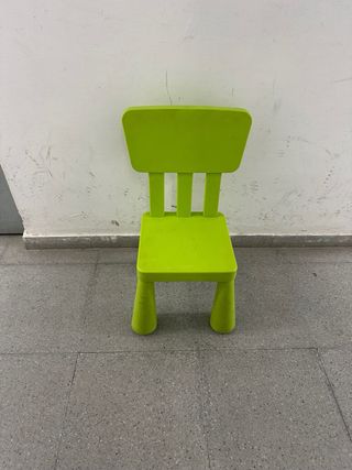 Silla infantil verde (2 unidades) 5€ cada una