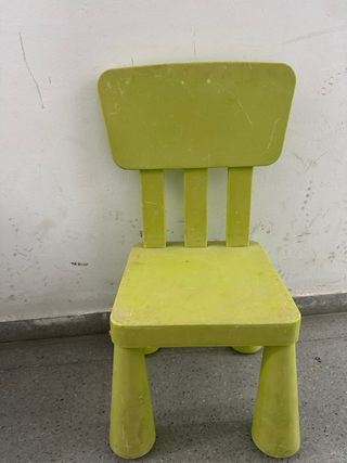 Silla infantil verde (2 unidades) 5€ cada una