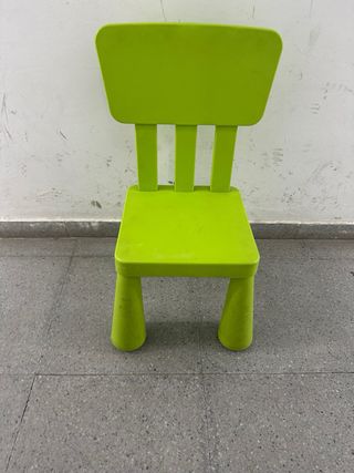 Silla infantil verde (2 unidades) 5€ cada una