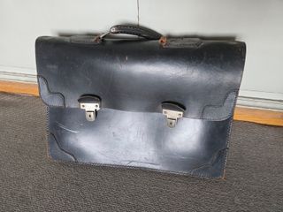 Maletín cuero resistente 45x34x15 con llaves