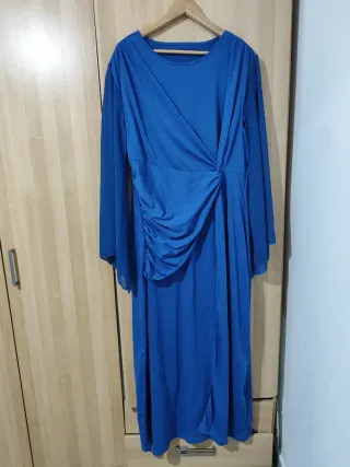 Vestido largo azul drapeado elegante