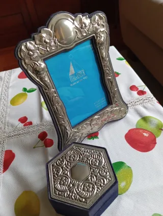 Marco de fotos y cajita decorada