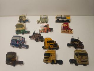 Lotto 13 Pin con Teste di Trattori