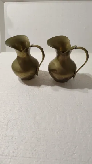 2 Jarras Decorativas de Latón