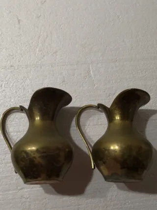 2 Jarras Decorativas de Latón