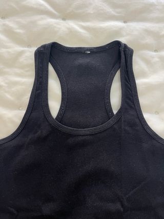 Camiseta tirantes negra de Stradivarius