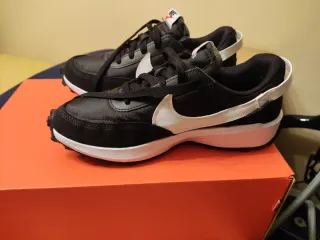 Zapatillas Nike Mujer Negras y Blancas