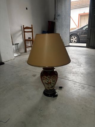 Lampada da terra e tavolino vintage asiatico