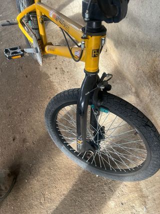 Bicicleta BMX Felt Bikes Amarilla