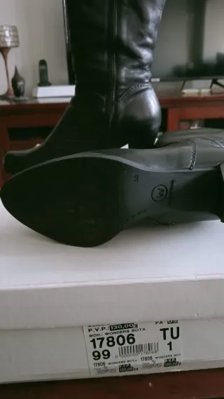 Botas altas Wonders negras